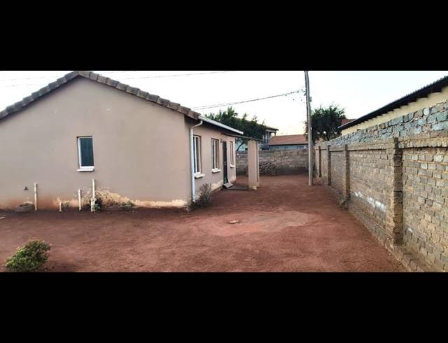 3 BEDROOM HOUSE FOR SALE IN PROTEA GLEN EXT
